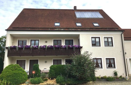 Ehekirchen Apartment | Cozy vacation home (85 m2) in a quiet location to relax and unwind