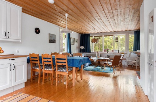 Vaddo House | Cozy vacation home in the forest - 10 min. walk from the beach