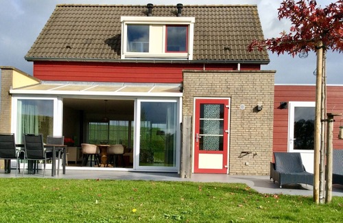 Hoofdplaat House | Cozy vacation home on the beautiful coast of Zeeland for 5 people