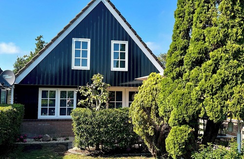 Oudeslius House | Cozy vacation home with its own jetty