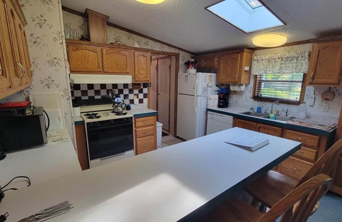 Gladwin House | cozy vacation home with fantastic Lake access!