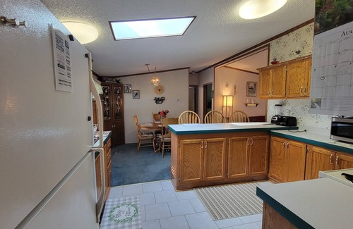 Gladwin House | cozy vacation home with fantastic Lake access!
