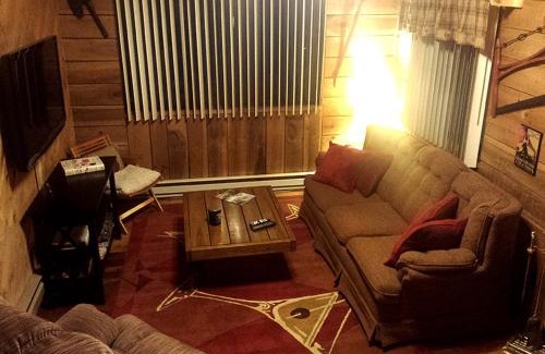 Champion House | Cozy Vacation Rental with High-Speed Wi-Fi near Seven Springs, Pennsylvania