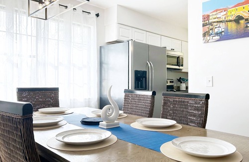 Springfield House | COZY VACATION RETREAT IN PANAMA CITY WITH POOL, HOT TUB ON LAKE MARTIN.n