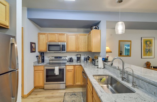 Edwards House | Cozy Vail Valley Townhome - Walk to Riverwalk!