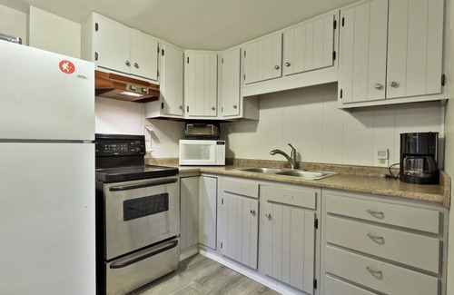 Bridgewater Corners House | Cozy Vermont House Near Killington and Woodstock. Mountainside. Close to Slopes.