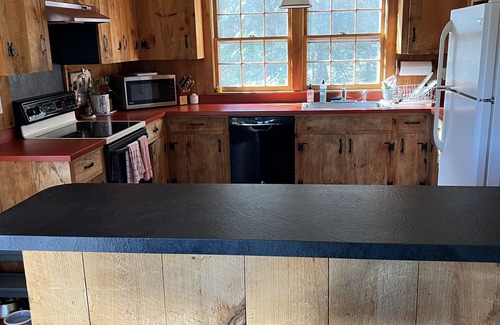 Winhall House | Cozy Vermont ski house conveniently located between Stratton and Bromley Mtn.