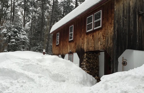 Winhall House | Cozy Vermont ski house conveniently located between Stratton and Bromley Mtn.