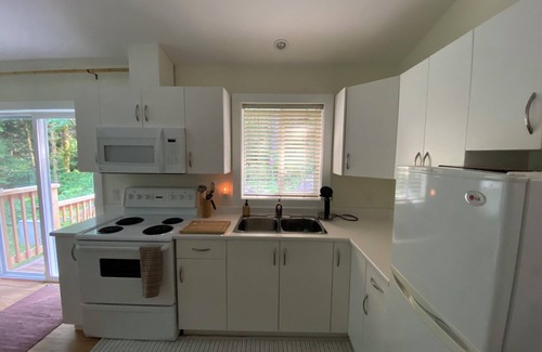 Sooke House | Cozy, very clean, forest setting. New King bed, tranquil space, close to town.