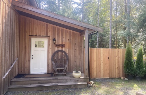 Sooke House | Cozy, very clean, forest setting. New King bed, tranquil space, close to town.