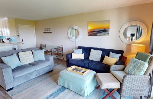 Tybee Island Condo | Cozy Vibes & Stunning Views + Community Pool, Beach Access!
