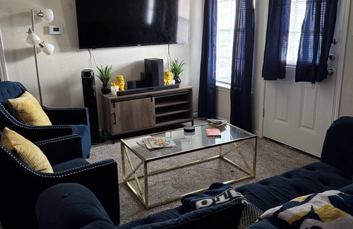 Houston Apartment | Cozy Vibes