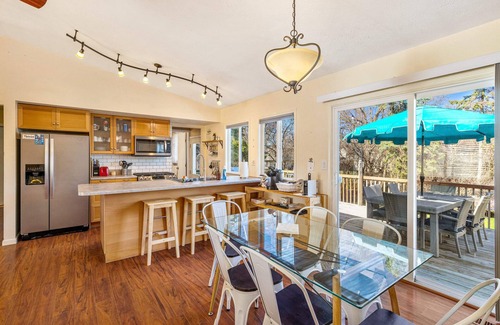 Ann Arbor House | Cozy & Vibrant 3BR/2.5BA Home in Ann Arbor