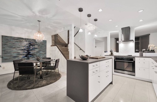 Coal Harbour House | Cozy vibrant energy apartment located downtown Vancouver by Coal Harbor