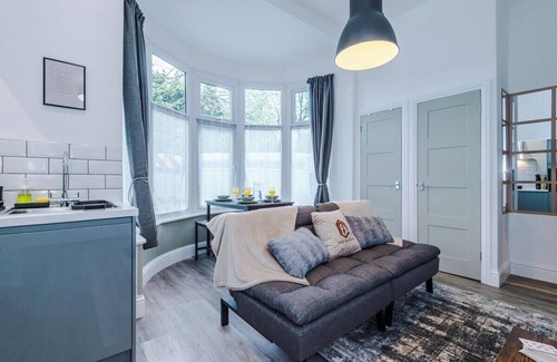 Didsbury Apartment | Cozy Victorian 1BDR - Parking & Superb Location