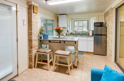 Victoria Apartment | Cozy Victoria Vacation Rental - 1 Mi to Town!