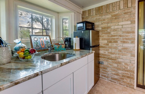 Victoria Apartment | Cozy Victoria Vacation Rental - 1 Mi to Town!
