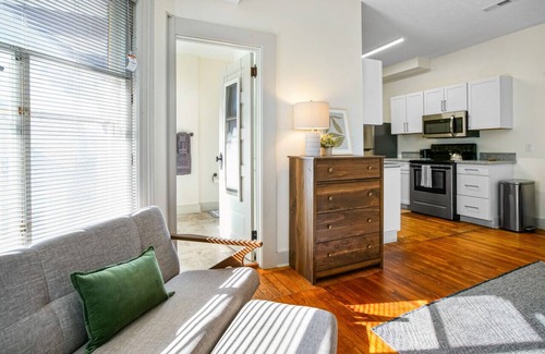 Hough House | Cozy Victorian Studio Steps from Cleveland Clinic