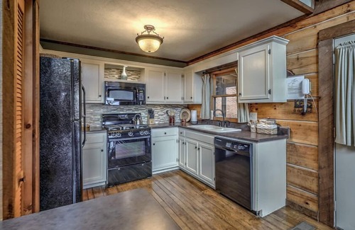 Blue Ridge Cabin | Cozy View- Hot Tub | Screened Porch | Incredible Views