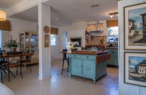 Cachoeira do Bom Jesus Villa | Cozy villa in charming Cachoeira do Bom Jesus with WiFi