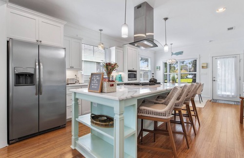 Long Beach House | Cozy Villa in the Heart of Downtown Long Beach