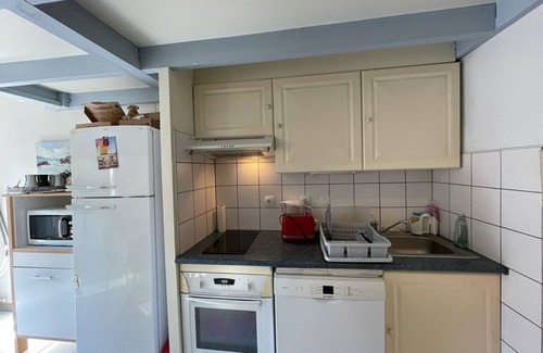 Capbreton Villa | Cozy Villa Near Beach with Shared Pool, Patio, and Parking