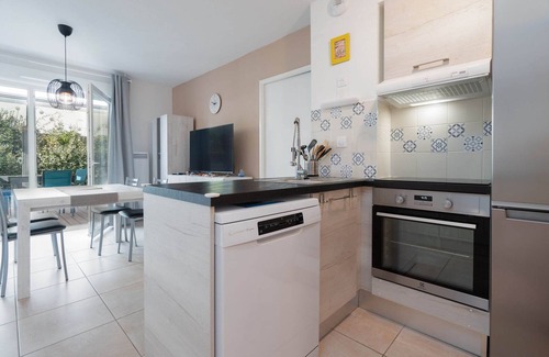 Valras-Plage Villa | Cozy Villa Retreat by the Sea