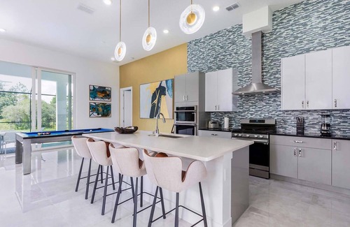 Loughman House | Cozy Villa w/Castle Theme BR, Theater, Billiards, Game Loft & Pool - Near Parks