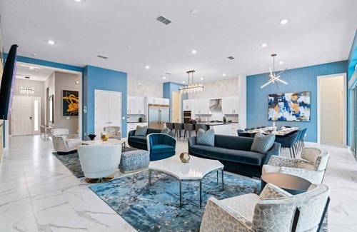 Loughman House | Cozy Villa w Treehouse RM, Bowling Arcade, Theater, Castle Theme BR, Near Disney