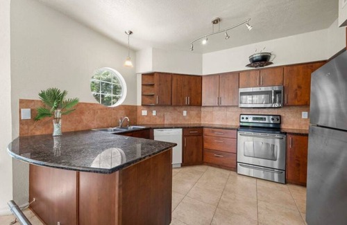 Highland Lake Estates Villa | Cozy villa with a lot of natural light, and WiFi, in welcoming Lago Vistann