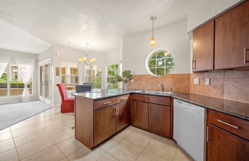 Highland Lake Estates Villa | Cozy villa with a lot of natural light, and WiFi, in welcoming Lago Vistann
