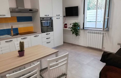Procida Apartment | Cozy villa with garden a 5-minute walk from Chiaiolella beach