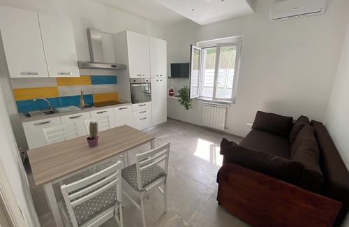 Procida Apartment | Cozy villa with garden a 5-minute walk from Chiaiolella beach