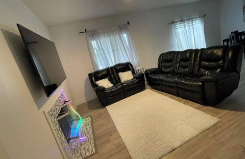 Murrieta House | Cozy villa with poo/jacuzzi for the entire family!