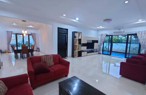 Sawangan Villa | Cozy villa with private pool