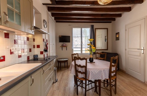 Montreuil-le-Henri Cottage | Cozy Village Retreat with Forest Views - WiFi, TV, and Comfortable Amenities