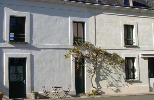 Montreuil-le-Henri Cottage | Cozy Village Retreat with Forest Views - WiFi, TV, and Comfortable Amenities