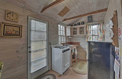 Tisbury Cottage | Cozy Vineyard Haven Cottage < 1 Mi to Beach!