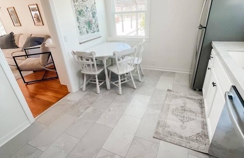 St. Helena Cottage | Cozy vineyard retreat walking distance to downtown St. Helena.