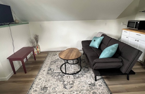 Canon City House | Cozy Vintage Carriage House Retreat