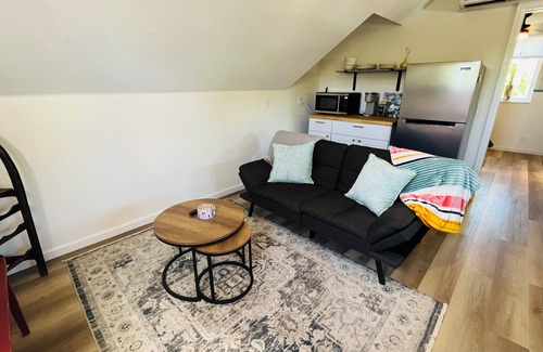 Canon City House | Cozy Vintage Carriage House Retreat