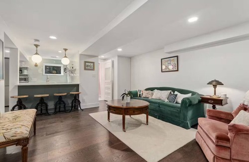 West Highland Apartment | Cozy vintage charm, super walkable