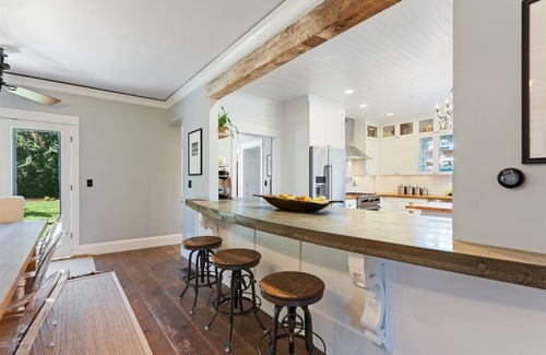 Wilsonville House | Cozy Vintage Farmhouse