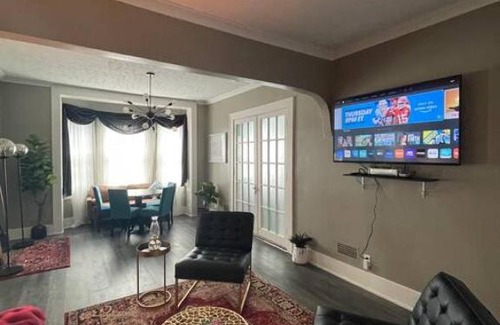 Near South House | Cozy vintage getaway minutes from downtown
