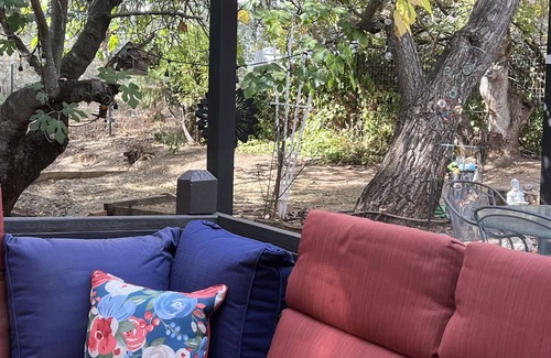 Ione Cottage | Cozy Vintage Rustic Rose Cottage w 3 private Bedroom’s
