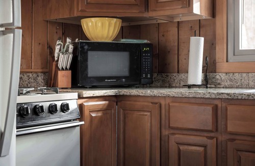 Kabletown Ski Chalet | Cozy w Fire Pit, Grill, Deck, Screened Porch, WiFi