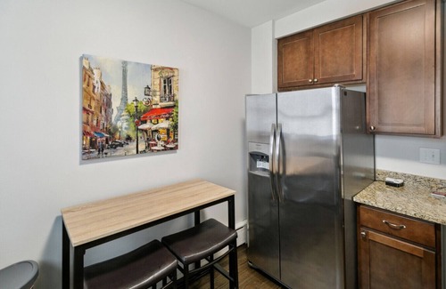 Libertyville Apartment | Cozy W fireplace Near DT Libertyville & Naval Base