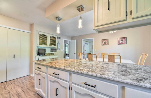 West Bloomfield House | Cozy West Bloomfield Home - Fishing Nearby!