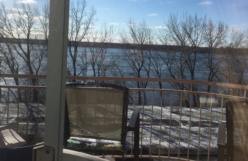 LaSalle Condo | Cozy water front Montreal