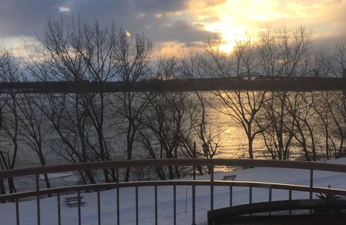 LaSalle Condo | Cozy water front Montreal